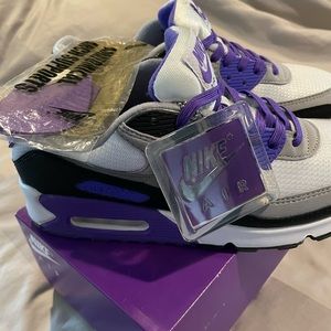 Women Nike Air Max ‘90 Size 9 Purple